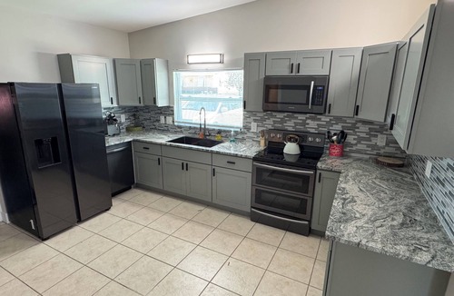 River Pointe House | Waterfront Home w dock & pool table 3 bedroom, sleeps 8
