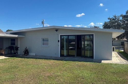 River Pointe House | Waterfront Home w dock & pool table 3 bedroom, sleeps 8