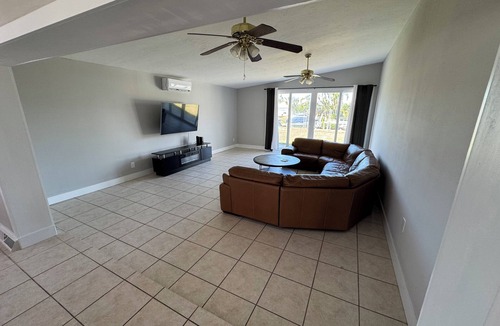 River Pointe House | Waterfront Home w dock & pool table 3 bedroom, sleeps 8