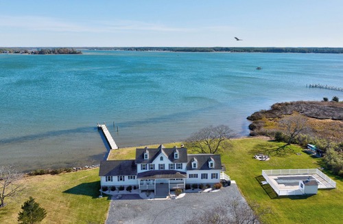 Cambridge House | Waterfront Home w/Dock, Pool, Sandy Beach, Kayaks, 5BR/3.5BA Sleeps up to 16