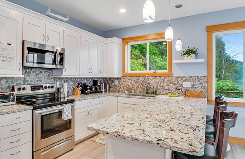 Kingston House | Waterfront home with amazing sound and mountain views - AC, kayaks, washer/dryer