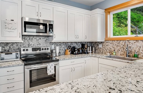 Kingston House | Waterfront home with amazing sound and mountain views - AC, kayaks, washer/dryer