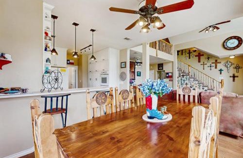 Buchanan Dam House | Waterfront Home with Kayak, View, Fire Pit & WiFi - Dog-Friendly