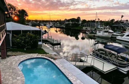 Spring Hill House | Waterfront HomeHeated PoolArcade Games