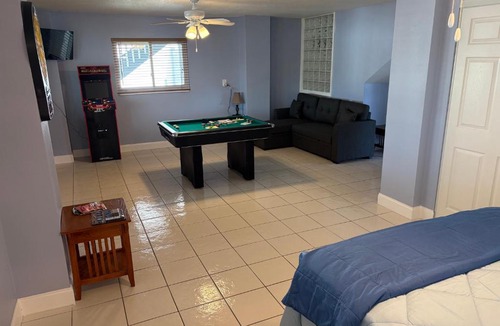 Spring Hill House | Waterfront HomeHeated PoolArcade Games