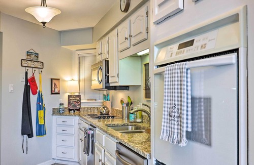 Lake Hamilton Condo | Waterfront Hot Springs Condo: Pool, Hot Tub Access