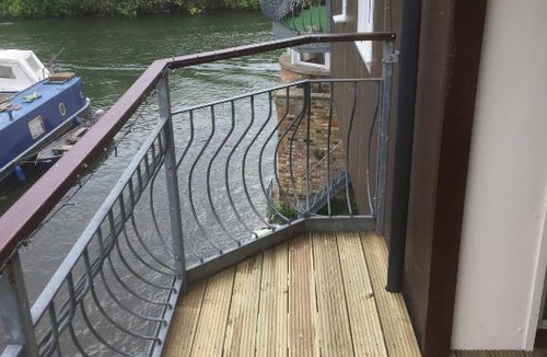 St Neots House | Waterfront House 3 BR Parking St Neots Town Centre