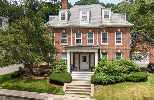 Chelsea House | Waterfront House Minutes from the Boston Downtown, Airport, Encore Casino