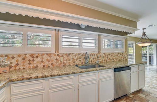Nassau Bay House | Waterfront Houston Home: 1 Mi to Space Center!