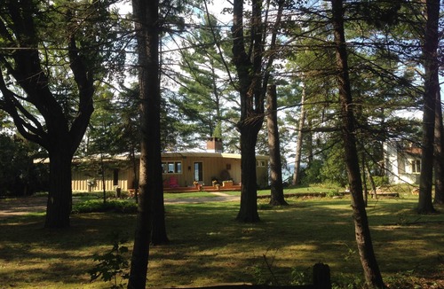 Williamsburg Cottage | Waterfront, kayaks included. Spectacular Views Of The Bay, Pet Friendly