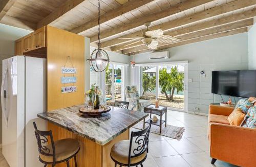 Key Colony Beach House | Waterfront Key Colony Beach Home w/Golf Cart!