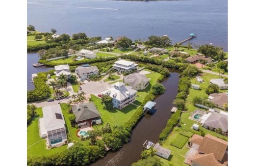 Ellenton House | Waterfront key west style Coastal retreat/Near Beaches & Ellenton Outlets