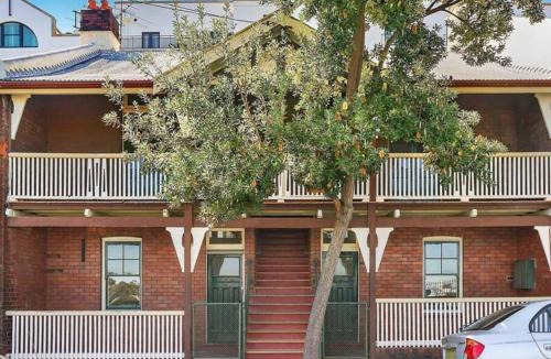 Millers Point Apartment | Waterfront - KING Bed Master @ Rocks Sydney #9A