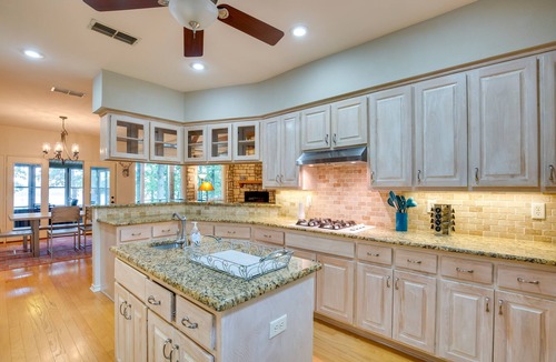 Emory House | Waterfront Lake Fork Vacation Home w/Boat Dock!