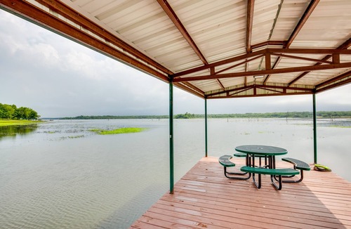 Emory House | Waterfront Lake Fork Vacation Home w/Boat Dock!