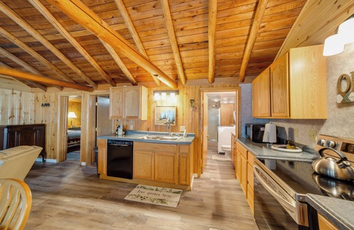 Ingalls Cabin | Waterfront Lake Michigan Retreat w/Beach!