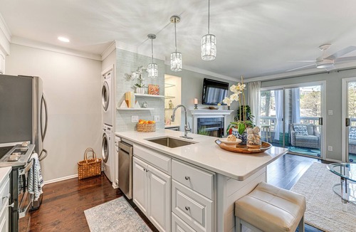 Mount Mourne Condo | Waterfront Lake Norman Retreat w/Balcony
