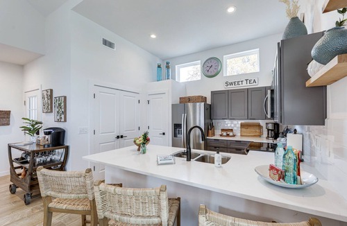 Granite Shoals House | Waterfront Lake LBJ Retreat w/Hot Tub & Deck!