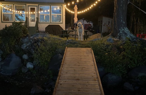 Old Town Cottage | Waterfront Lakefront Cottage, Sleeps 6. Parking.