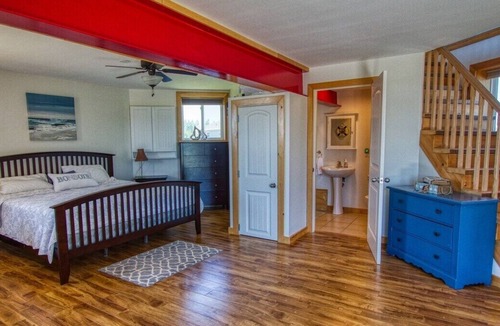 Cymbria House | Waterfront lighthouse w/ private access to shore