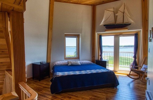 Cymbria House | Waterfront lighthouse w/ private access to shore