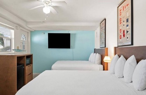 Little Torch Key Hotel | Waterfront Little Torch Key Retreat | with Pool Views, Free Breakfast