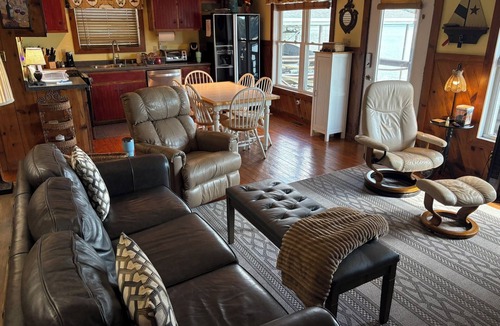 Florence House | Waterfront Living on Wilson Lake