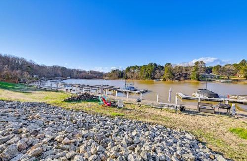 Sherrills Ford House | Waterfront Living & Resort Perks! Lake Norman Stay