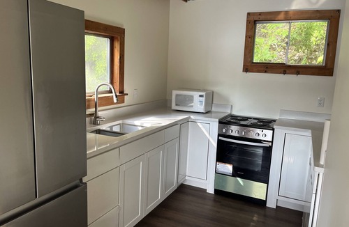 Colton House | Waterfront Location. Panoramic Views. Swimming. Treehouse Tranquility. Private.