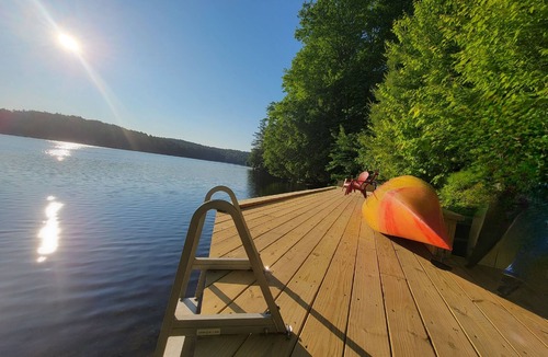 Colton House | Waterfront Location. Panoramic Views. Swimming. Treehouse Tranquility. Private.