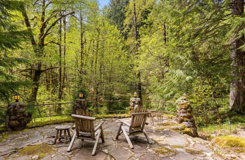 Rhododendron House | Waterfront lodge on 24 acres with patio & fireplace