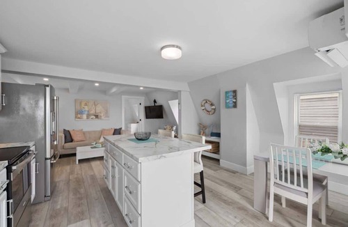 Queens Square Condo | Waterfront Loft 2 Bedroom Posh Condo Downtown