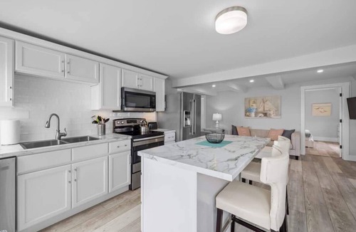 Queens Square Condo | Waterfront Loft 2 Bedroom Posh Condo Downtown