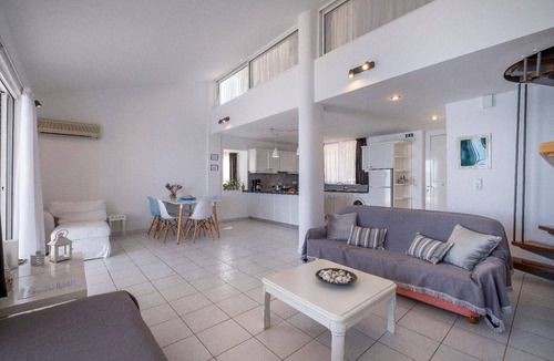 Kiveri Apartment | Waterfront loft apartment with sea view blacony
