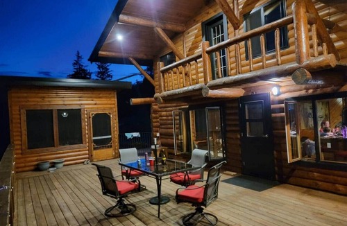 Birch Island House | Waterfront Log Cabin near Kenora, Ontario
