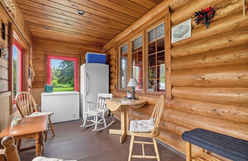 Red Bank Ski Chalet | Waterfront Log Cabin for Nature Lovers,moments with family friends, Spa Sleep 8