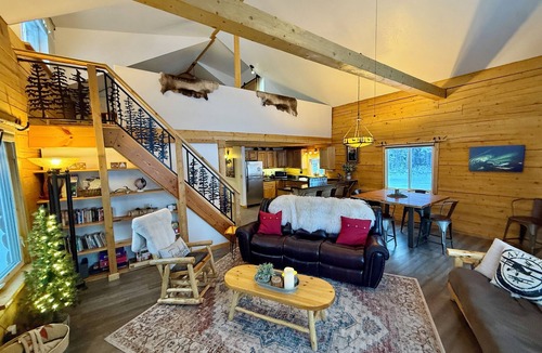 Fairbanks Cabin | Waterfront Log Cabin on Airstrip with Aurora Views