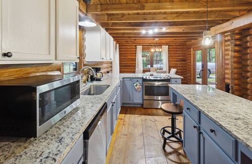 Fleming Cabin | Waterfront Log home near Savannah Downtown