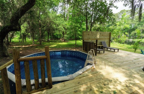 Fleming Cabin | Waterfront Log home near Savannah Downtown