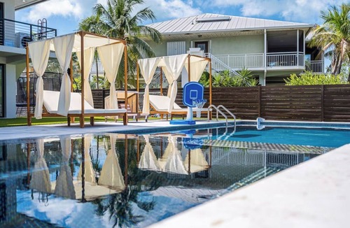 Buccaneer Point Villa | Waterfront Luxe Pool, Hot Tub, Theater, Gamesandmore