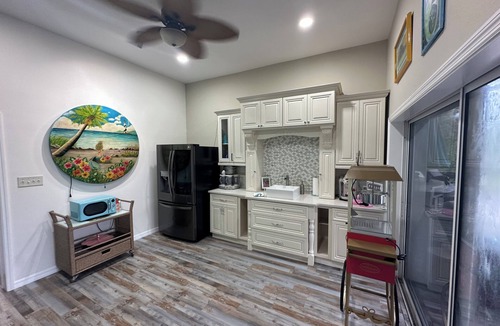 Spring Hill House | Waterfront Luxury Retreat Pool, Hot Tub, Private Docks, Chefs Kitchen & Elevator