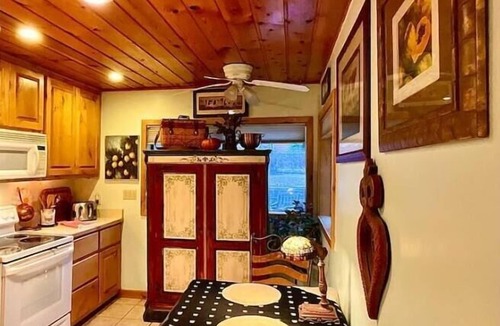 Kohls Ranch Cabin | Waterfront luxurious midcentury Log cabin