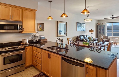 Sandpoint Condo | Waterfront Luxury Condo w/Beach, Marina, Pool & Hot Tub