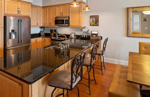 Sandpoint Condo | Waterfront Luxury Condo w/Beach, Marina, Pool & Hot Tub
