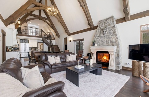Brock Ski Chalet | Waterfront Luxury French Chateau | Lake Simcoe | Ping Pong | Games | Fireplace