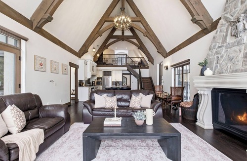 Brock Ski Chalet | Waterfront Luxury French Chateau | Lake Simcoe | Ping Pong | Games | Fireplace