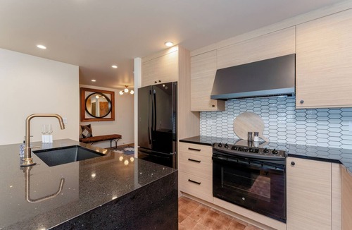 Wapato Point Condo | Waterfront Luxury- Yacinde B1