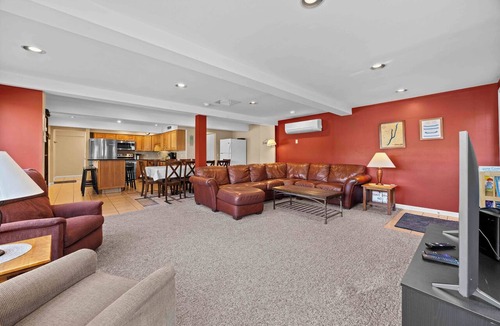 Dundee House | Waterfront Memories Begin at Deckside on Keuka!