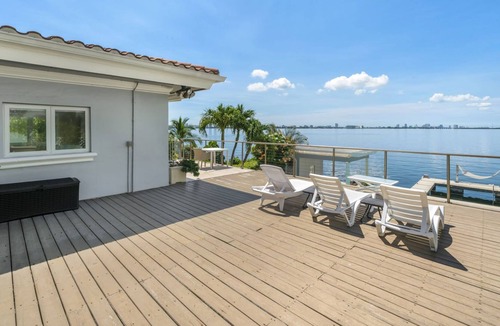 Seybold Villa | Waterfront Miami villa azul/ heated pool jacuzzi/ ocean front