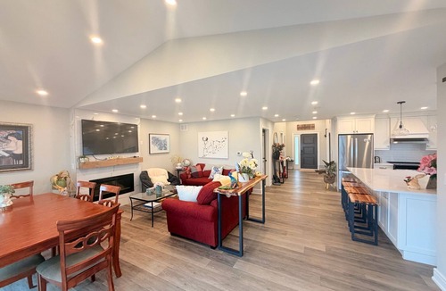 Selkirk Cottage | Waterfront Modern Cozy 3-bedroom Entire Cottage